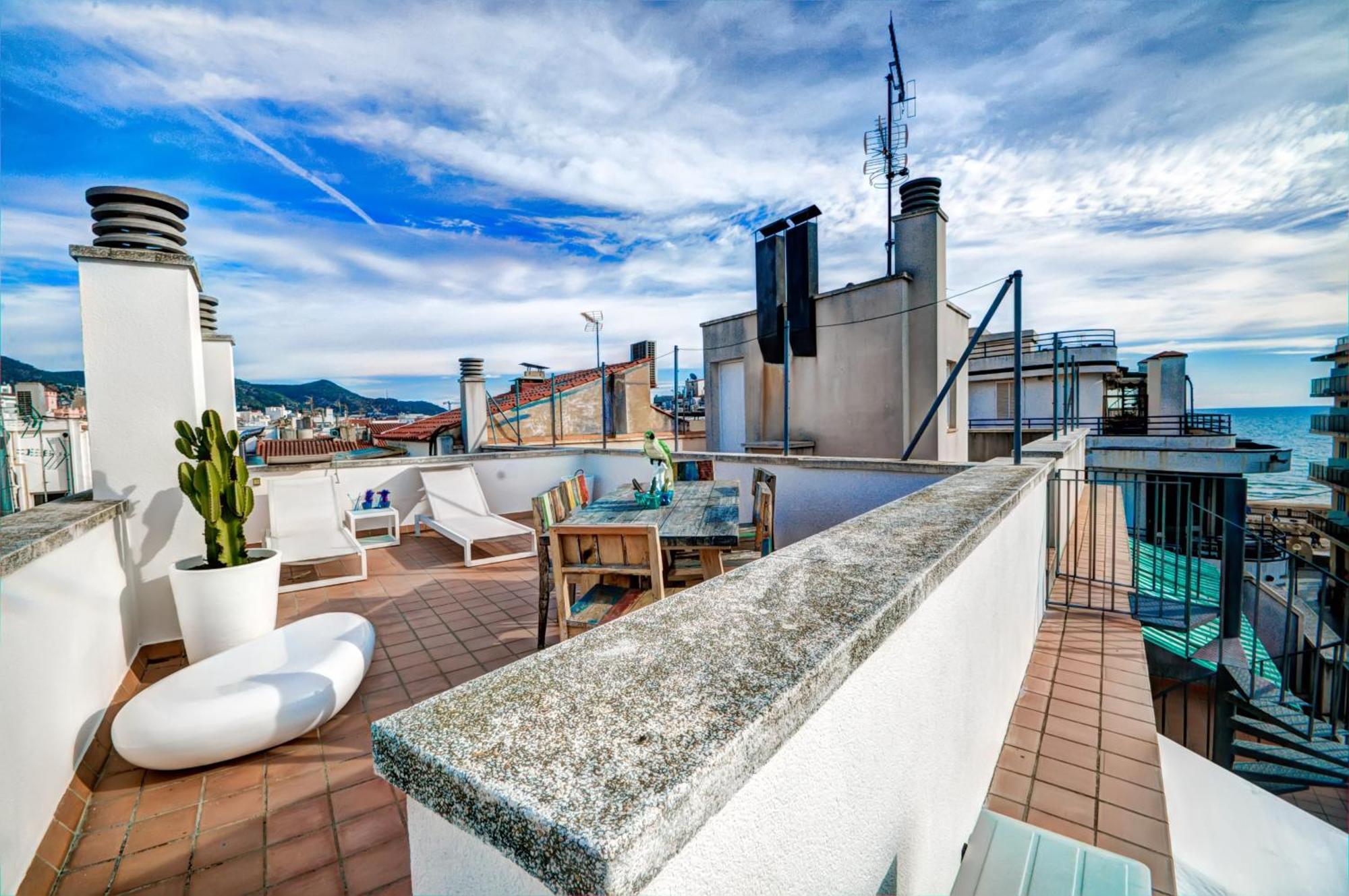 Beachstyle Penthouse By Hello Homes Sitges Bagian luar foto
